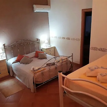 Alojamento de Acomodação e Pequeno-almoço Su Donnigheddu 3*